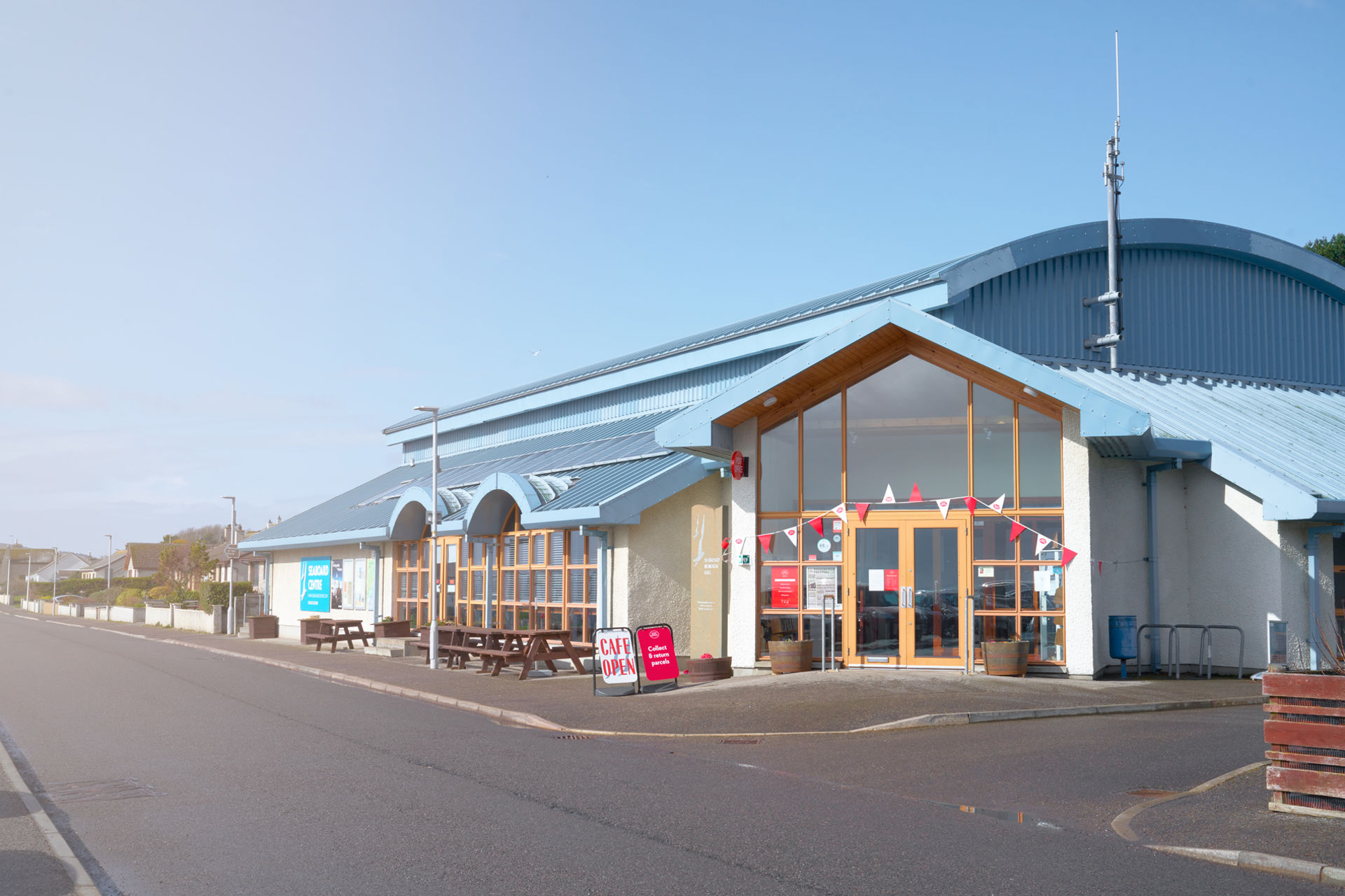 Lowresseaboardcentreexterior